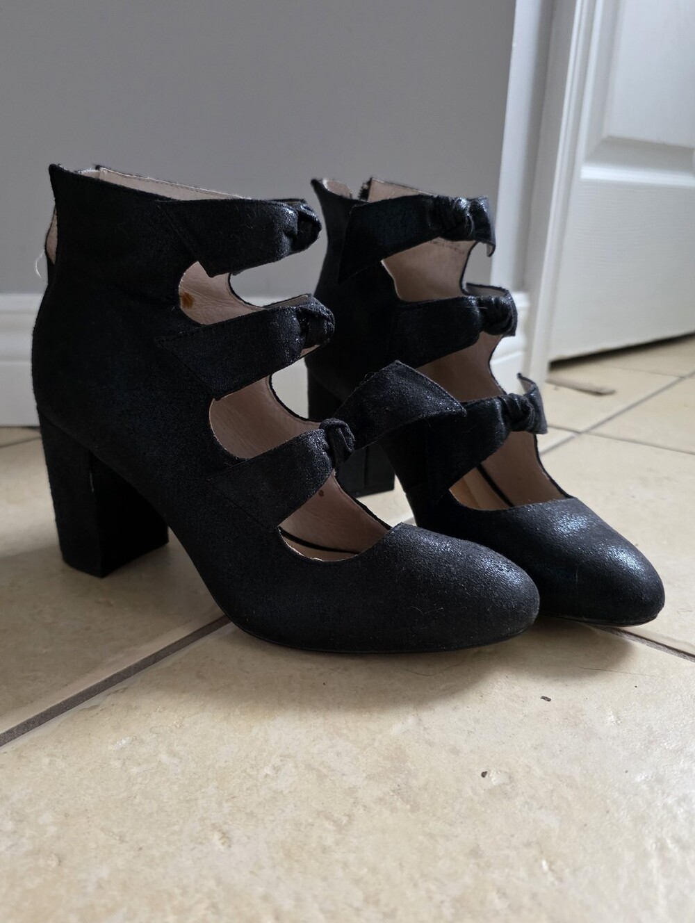 Women's Black Strappy Bow Block Heel Pumps